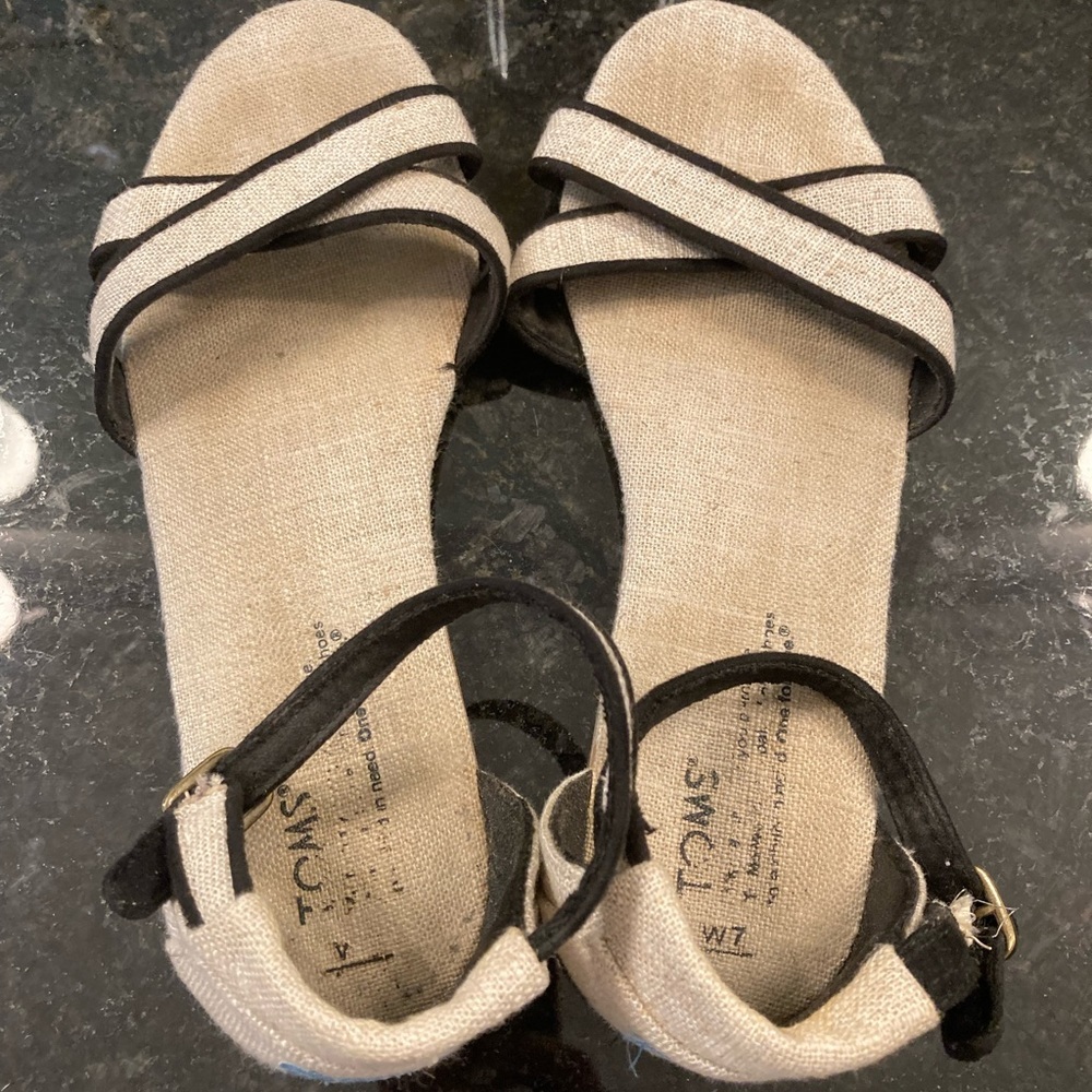 TOMS Correa sandals size 7